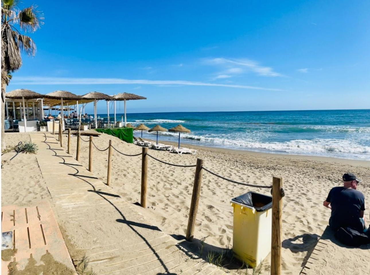 Casa De 5 Cerca De La Playa En Elviria Сasa de vacaciones Marbella
